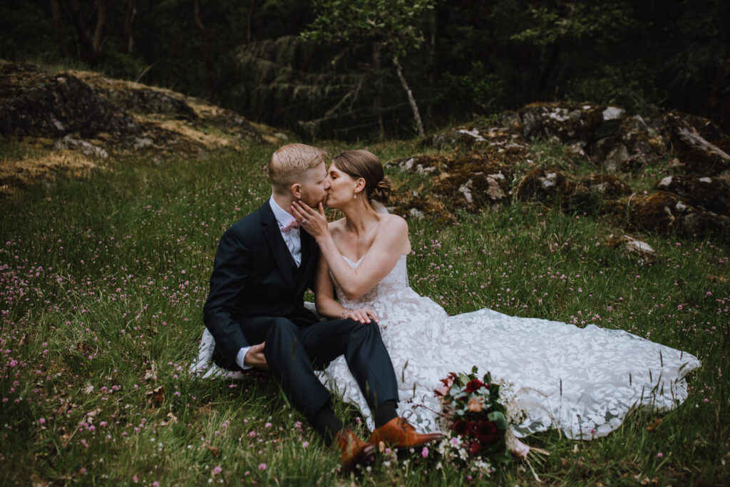 Kyla + Tom’s Intimate Backyard Wedding // Slideshow Preview
